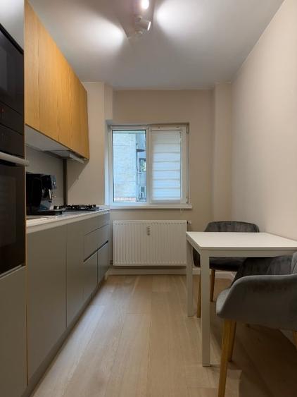 Apartament cu 2 camere semidecomandat, mobilat în Barbu Văcărescu