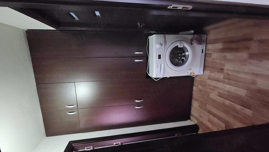 Apartament cu 3 camere semidecomandat în Rovine