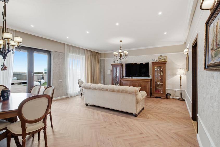 Apartament cu 4 camere decomandat, mobilat în Central