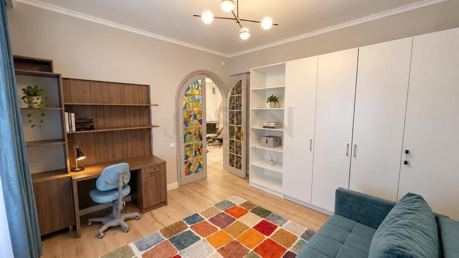 Apartament cu 3 camere decomandat, mobilat în Primăverii