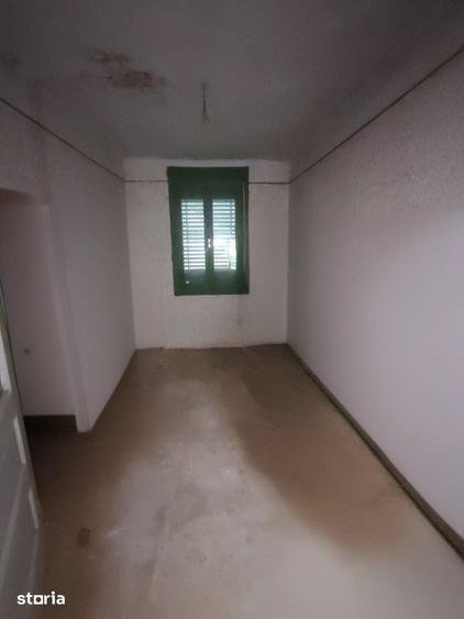 Casă cu 6 camere cu Teren 4800 Mp în Bârzava