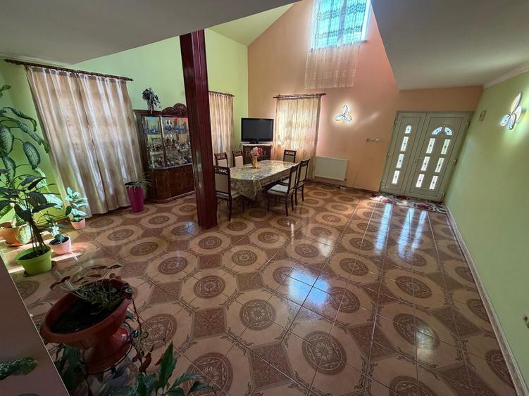 Casă cu 4 camere în Ludoș