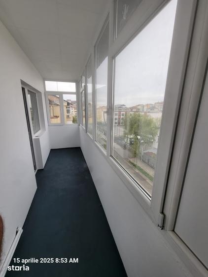 Apartament cu 3 camere decomandat în Micro 3