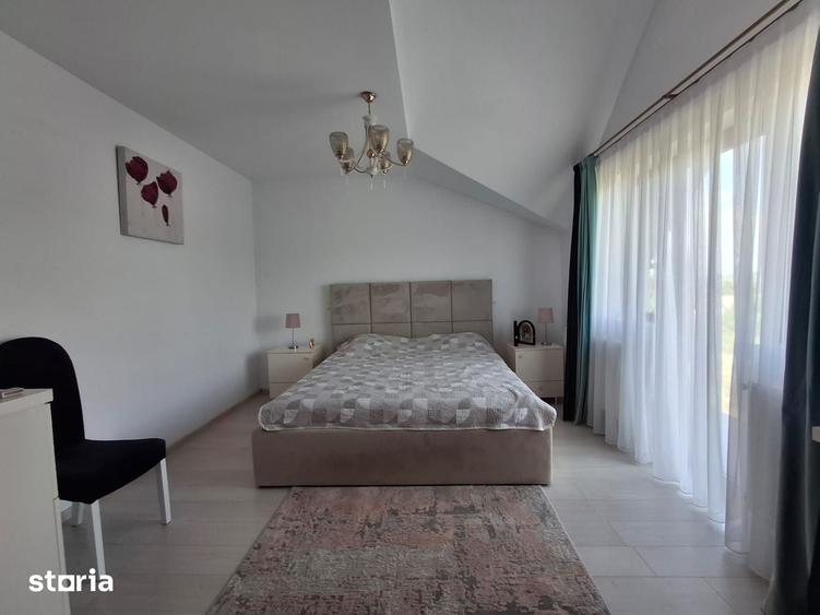Casă cu 5 camere cu Teren 660 Mp în Bucium