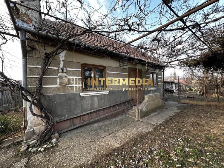 Casă individuală cu 3 camere cu Canalizare în Bărăbanț