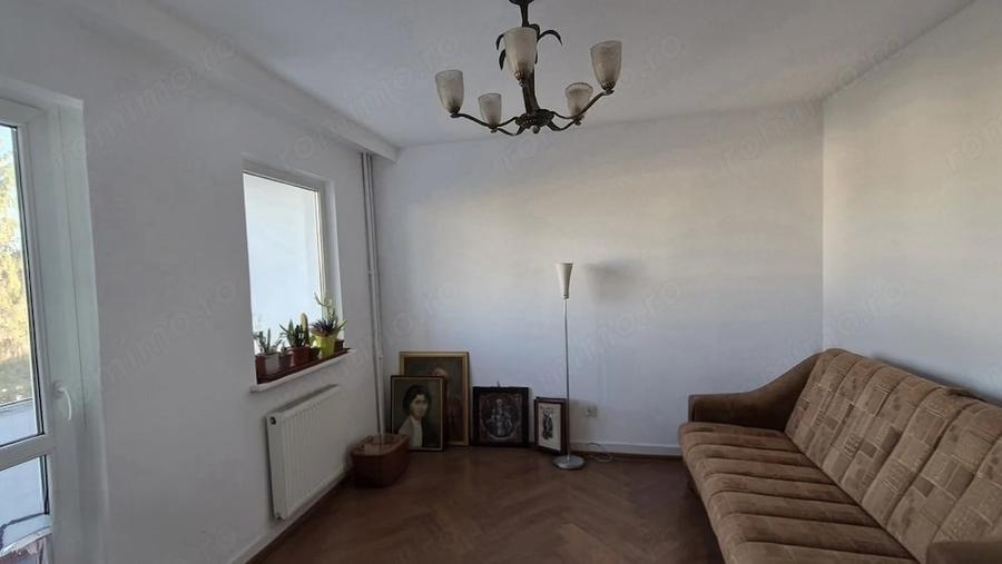 Apartament cu 3 camere semidecomandat în Astra