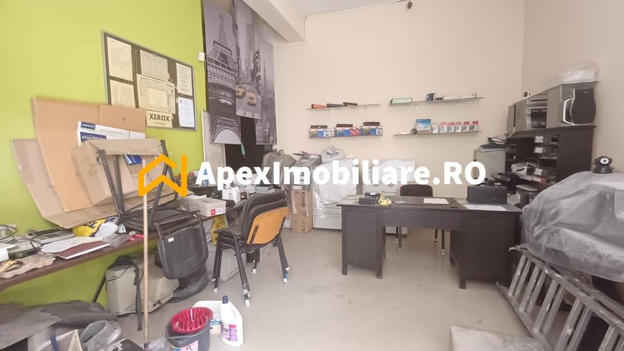 Spațiu comercial, de 30 mp, în Titan