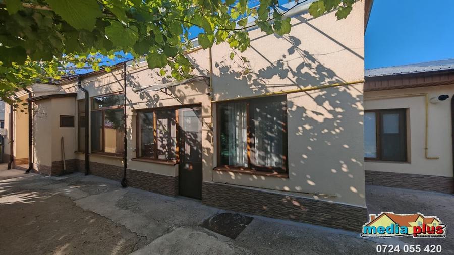 Casă individuală cu 5 camere cu Teren 686 Mp în Piața Centrală