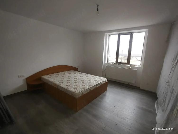 Casă cu 8 camere cu Teren 2800 Mp în Maciova