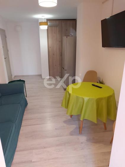 Apartament cu 2 camere decomandat, mobilat în Central