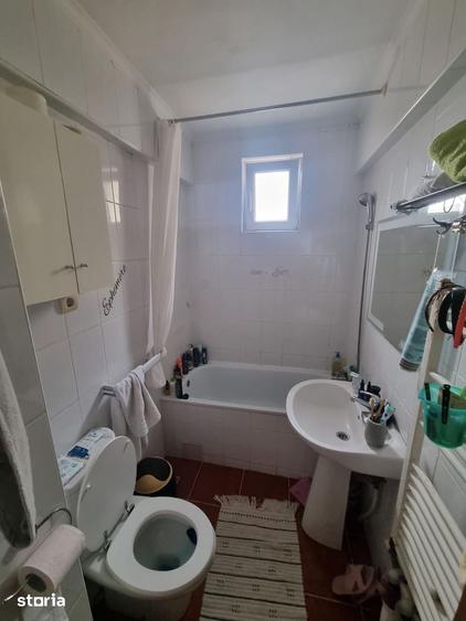 Apartament cu 4 camere semidecomandat în Faleza Nord
