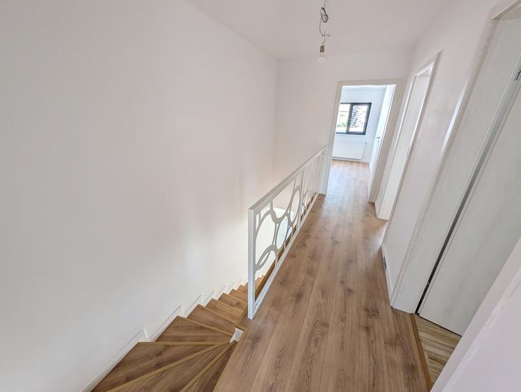 Casă individuală cu 4 camere cu Teren 100 Mp în Tunari