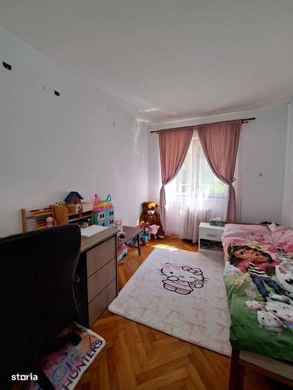 Apartament cu 3 camere semidecomandat în Central