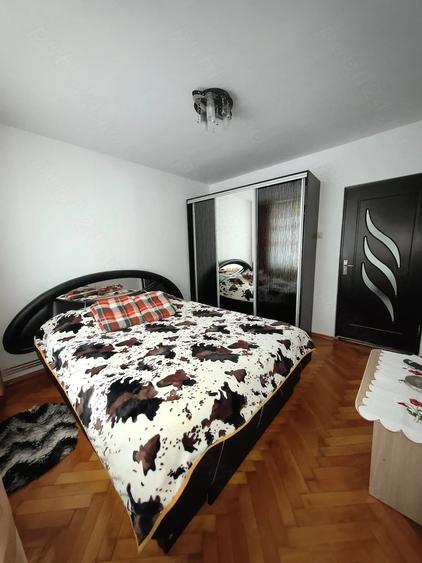 Apartament cu 2 camere semidecomandat în Craiovei