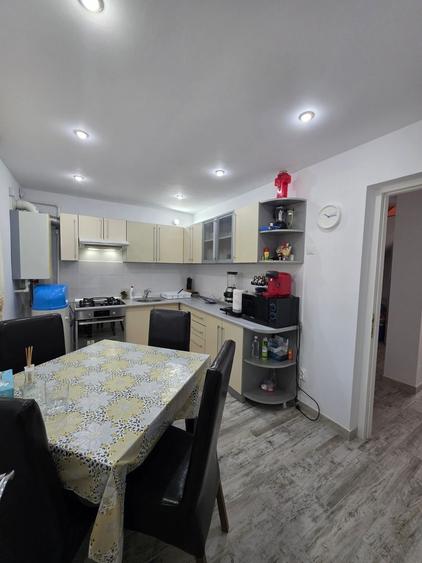 Casă individuală cu 5 camere cu Canalizare în Amara