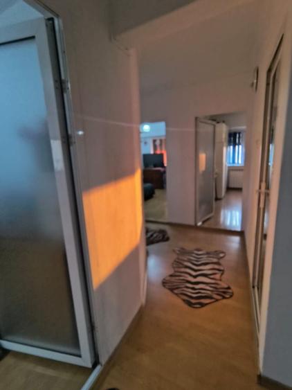 Apartament cu 4 camere decomandat în Trocadero