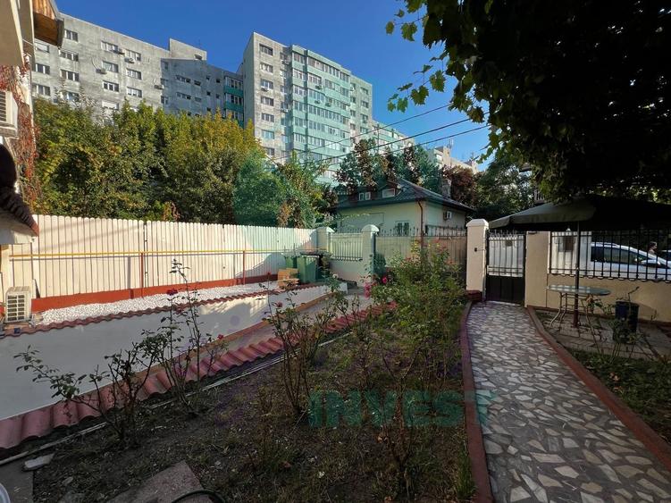 Casă individuală cu 10 camere cu Canalizare în Victoriei