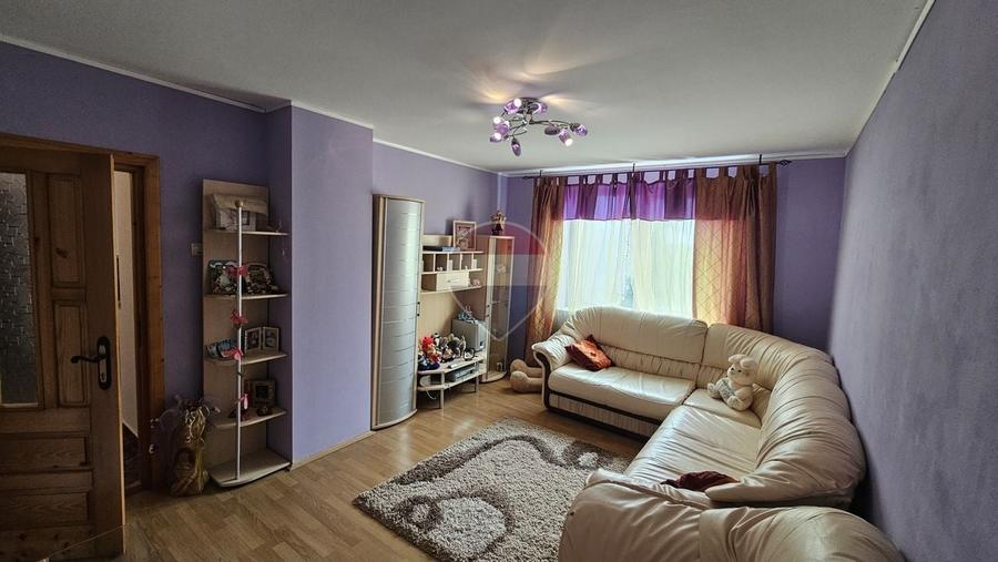 Apartament cu 3 camere decomandat, mobilat în Calea Romanului