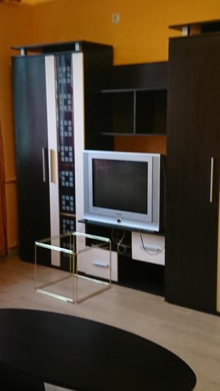 Apartament cu 3 camere semidecomandat în Basarab