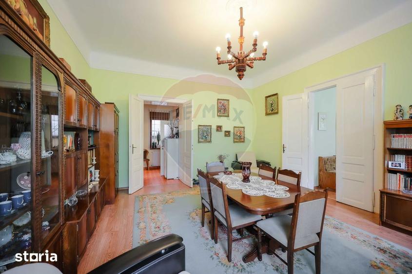 Casă cu 7 camere cu Teren 153 Mp în Central