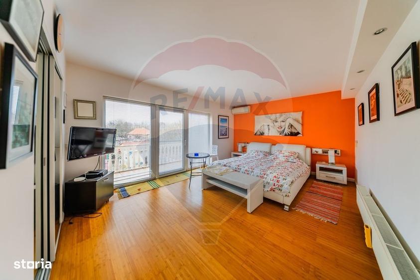 Casă cu 4 camere cu Teren 921 Mp în Subcetate