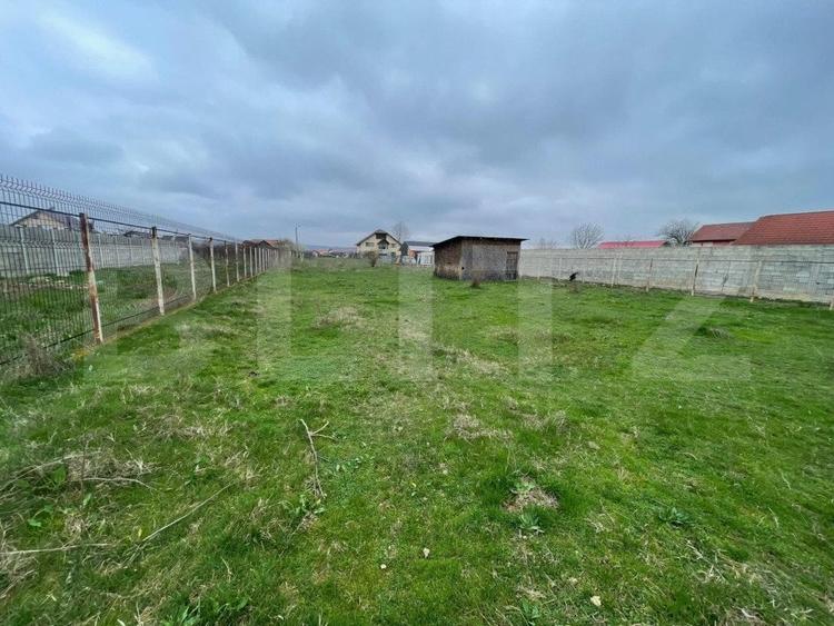 Teren Construcții intravilan de 1300 mp, în Periferie
