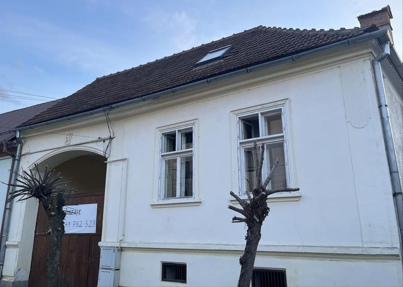 Casă cu 4 camere cu Teren 270 Mp în Central