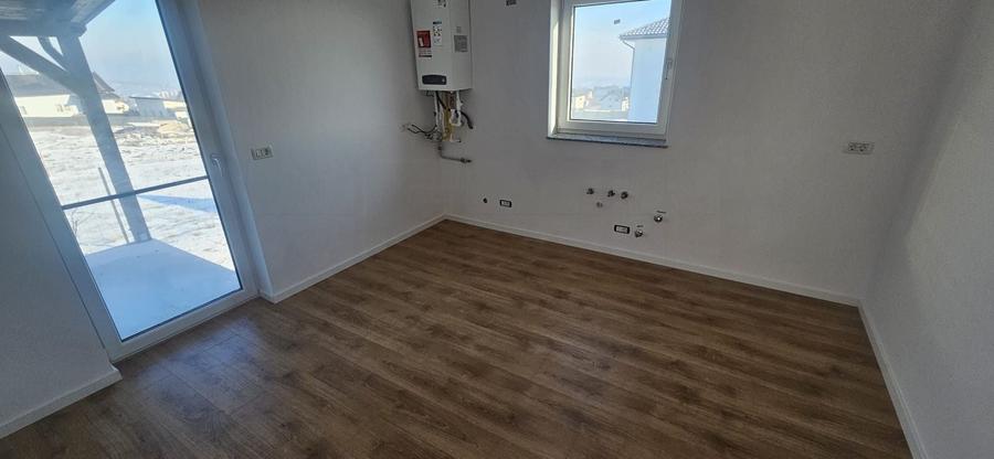 Duplex cu 4 camere cu Canalizare în Ipotești