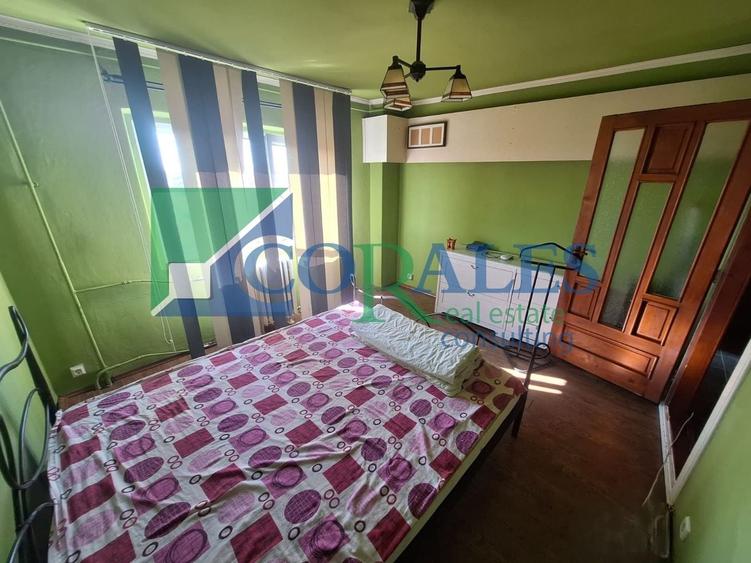 Apartament cu 3 camere decomandat, mobilat în Steaua