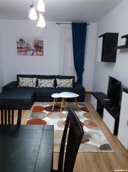 Apartament cu 3 camere decomandat în P-ța Unirii