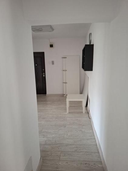 Apartament cu 3 camere în Mărășești