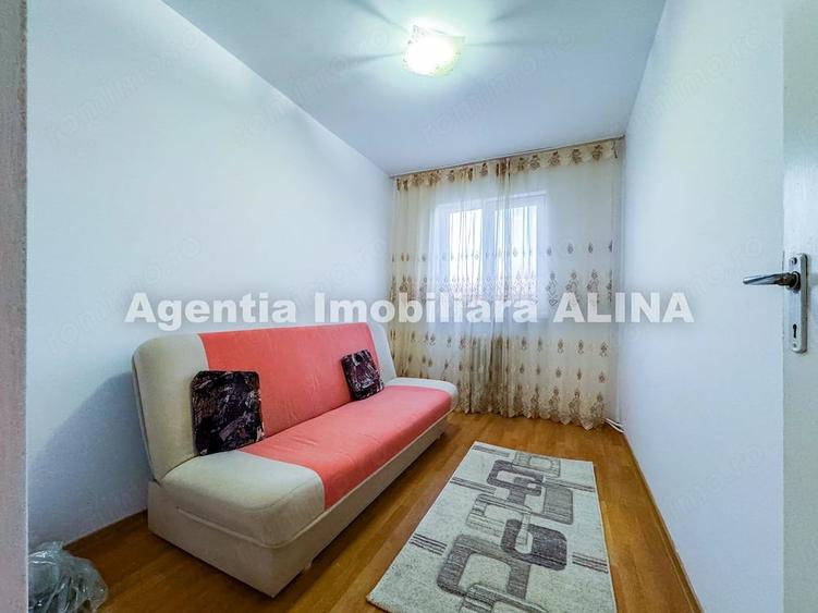 Apartament cu 3 camere semidecomandat în Astoria