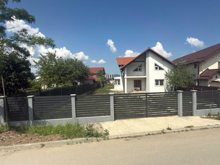 Casa in Rasnov, 5 camere, 700mp teren - 1