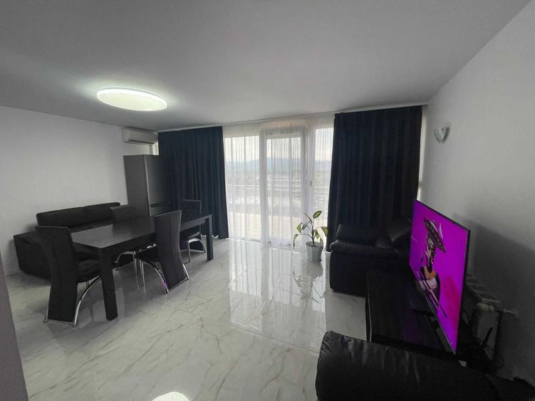 Apartament cu 3 camere decomandat în Piața Centrală
