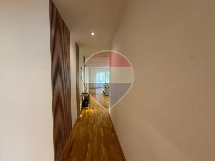 Apartament cu 4 camere decomandat în Central