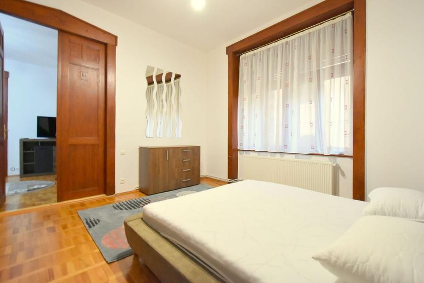 Apartament cu 3 camere semidecomandat, mobilat în Ultracentral