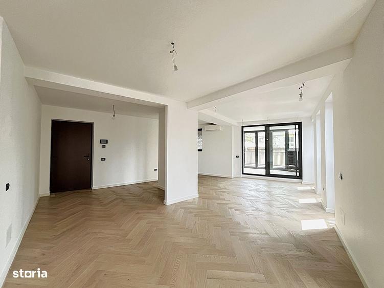 Apartament cu 4 camere semidecomandat în Floreasca