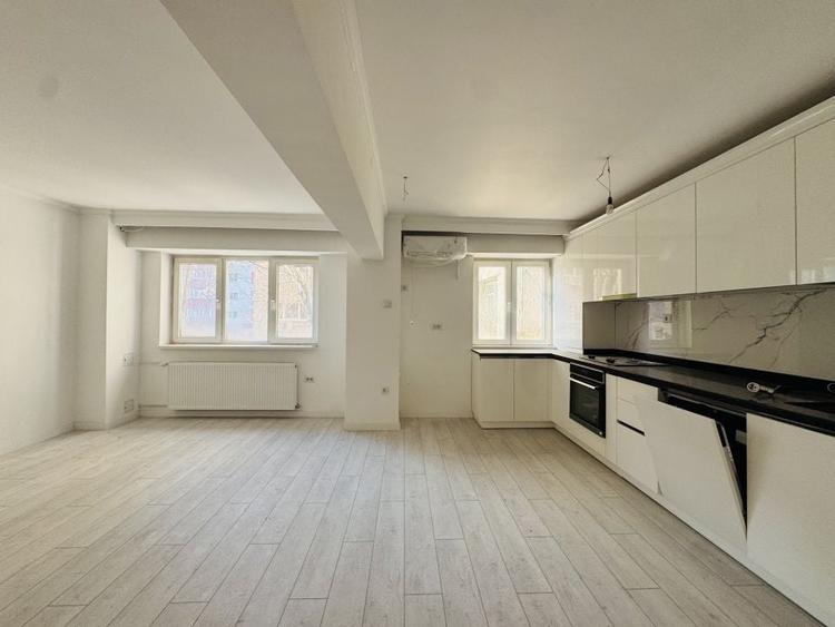 Apartament cu 3 camere decomandat în Panduri