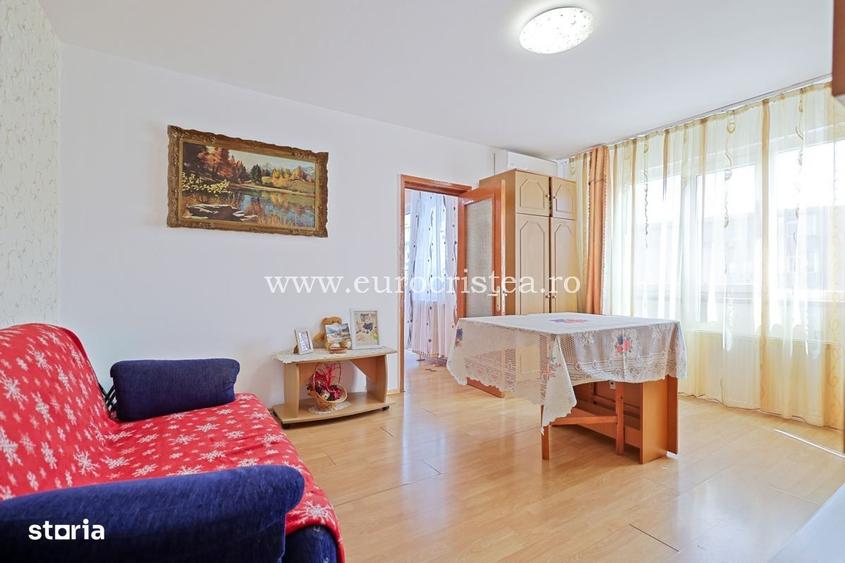 Apartament cu 4 camere semidecomandat în Central