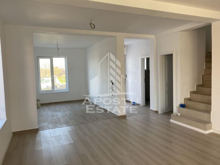 Duplex cu 4 camere cu Canalizare în Moșnița Veche
