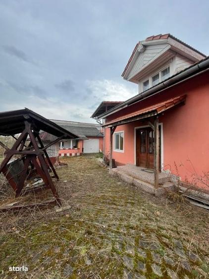 Casă cu 4 camere în Ocoliș