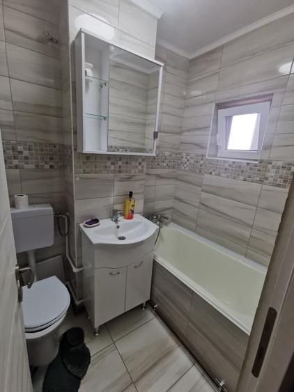 Apartament cu 3 camere decomandat în Exterior Vest
