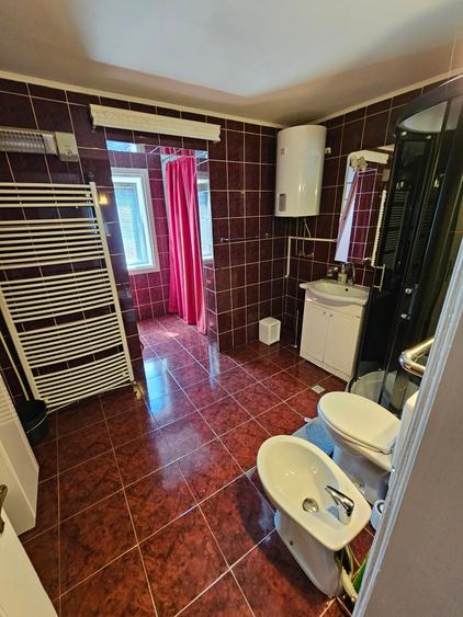 Casă individuală cu 6 camere cu Garaj în Ciolpani