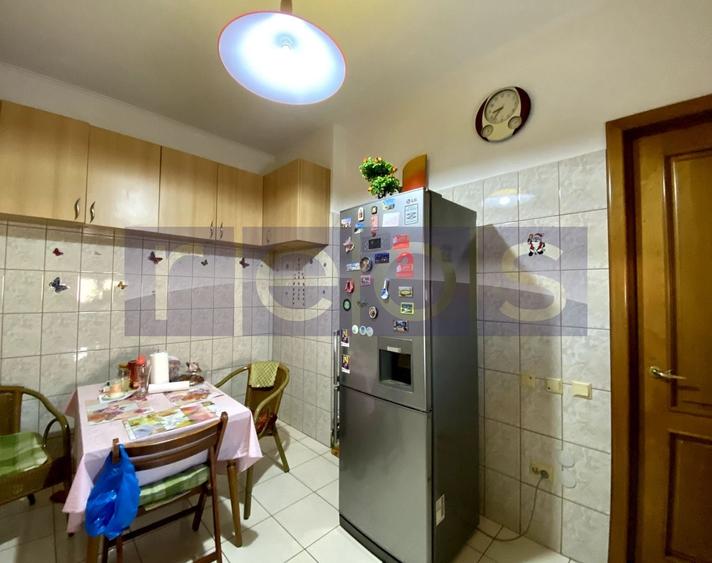 Apartament cu 3 camere decomandat, mobilat în Sebastian