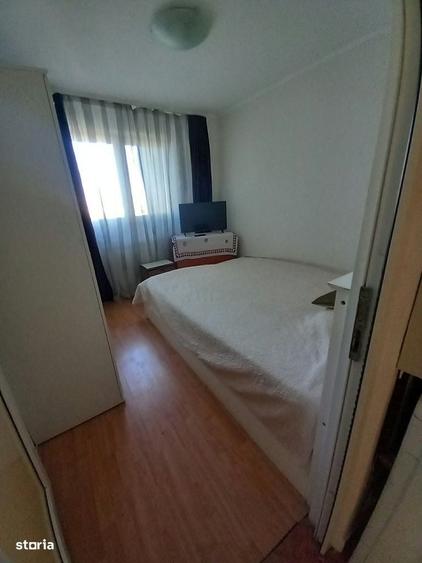 Apartament cu 3 camere semidecomandat în Dobroești