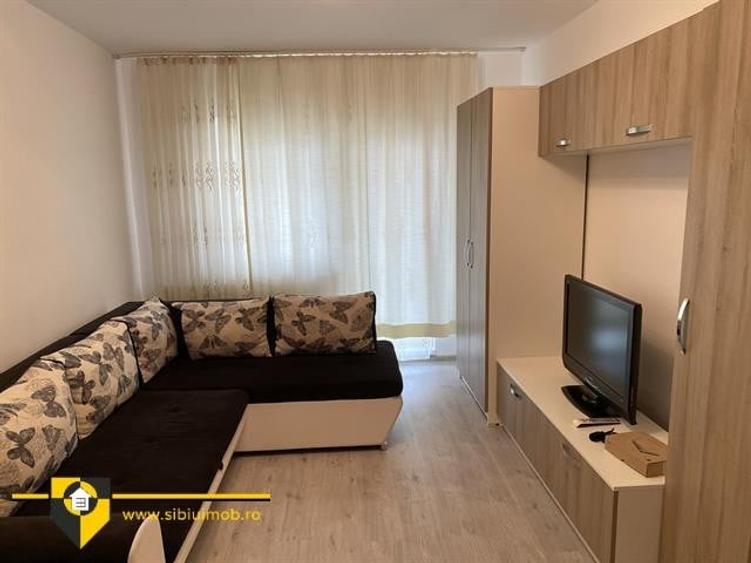 Apartament cu 3 camere decomandat, mobilat în Valea Aurie