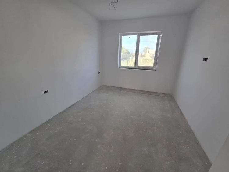 Duplex cu 4 camere cu Canalizare în Moșnița Nouă