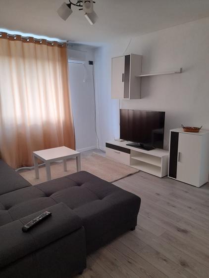 Apartament cu 2 camere semidecomandat în Politehnica