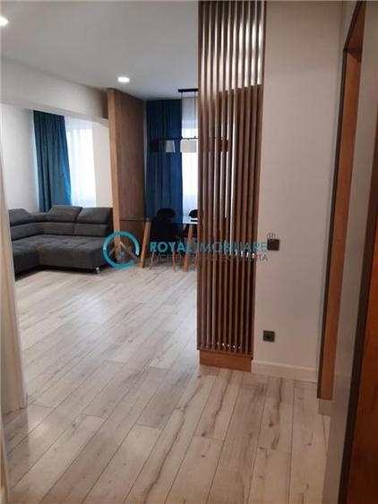Apartament cu 3 camere decomandat, mobilat în 9 Mai