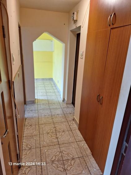 Apartament cu 3 camere semidecomandat în Sud